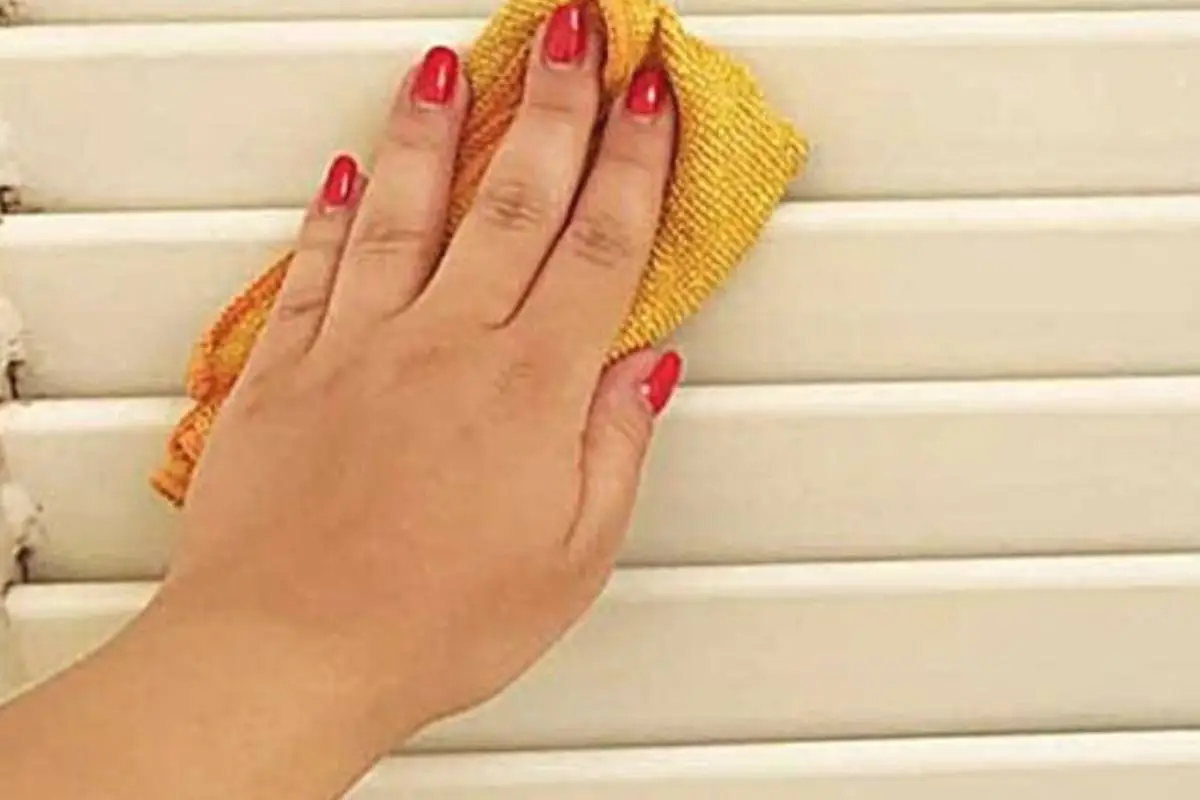 Come si fa a pulire le persiane o le tapparelle velocemente? L’accessorio che dimezza i tempi