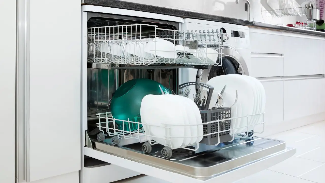 Come si fa a pulire il Bimby o altri robot da cucina? Il trucco per le lame e il boccale