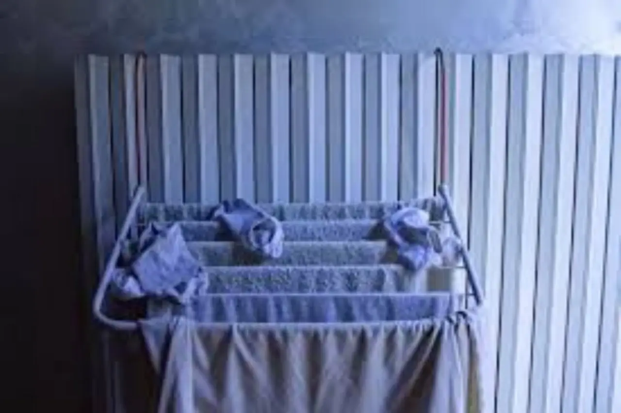 Stendi i vestiti in casa in questo modo: asciugheranno più velocemente e senza cattivi odori