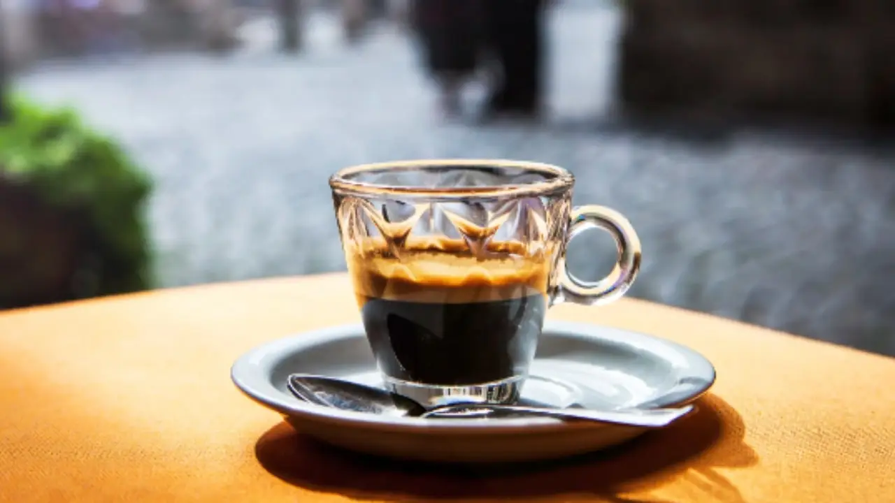 Bere caffè amaro ogni giorno fa bene? La risposta del nutrizionista